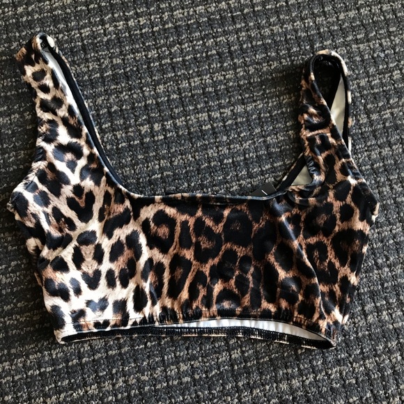 Nasty Gal Leopard Print Crop Top - Picture 2 of 4